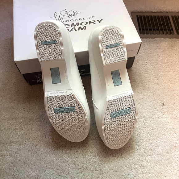 Life Stride New White Nurse Shoes - Picture 4 of 5
